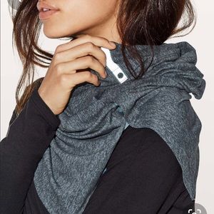 Lululemon light gray stripe vinyasa scarf 🧣